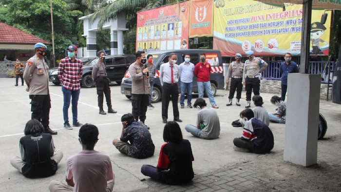 Puluhan pelajar Tangerang diamankan polisi saat mau demo ke Jakarta