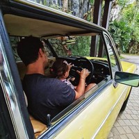 Walaupun demikian tak sedikit pula netizen yang membela pilihan Raisa dan Hamish untuk menyembunyikan wajah sang anak. selain menghindari penyakit bisa juga ngehindari komen jahat netijen mba, kalo selebriti korea biasanya juga nggak ngepublish anak, suami/istri (kalo suami/istrinya non seleb) contoh Jun Ji Hyun dll. supaya punya privasi lebih kali ya(?) Biar ntar kalo anak udah gede bisa jalan jalan sama temennya tanpa di paparaziin, komentar salah seorang netizen. Foto: Instagram/@hamishdw