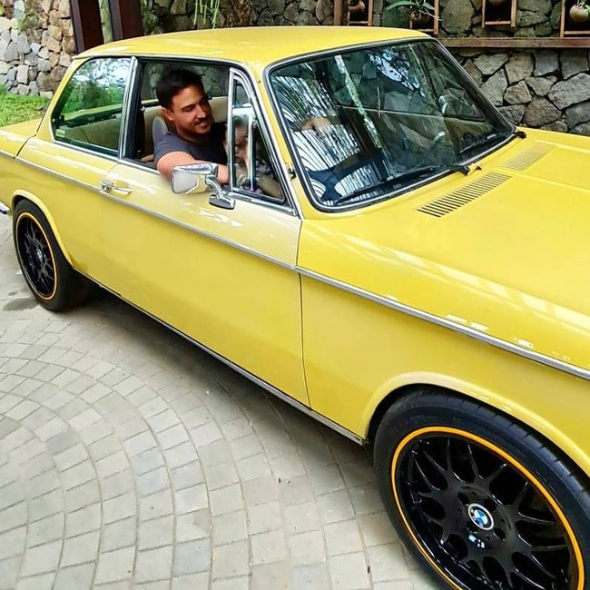 Netizen lain juga ada yang berkomentar,Sepanjang hidup cape sndiri nnti klo wajah anaknya diumpetin. Bahkan ada netizen yang terlihat kesal dan menuliskan komentar,males banget sih muka anak diumpetin..demi apa coba? apa hamish dan yaya ngerti penyakit ain kah? hmmm baguslah berarti dalem agamanya..semoga hal-hal yang lain menyusul. Foto: Instagram/@hamishdw