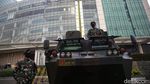 Ada Demo, Rantis Andalan TNI Siaga di Pusat Perbelanjaan Ibu Kota