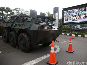Ada Demo, Rantis Andalan TNI Siaga di Pusat Perbelanjaan Ibu Kota