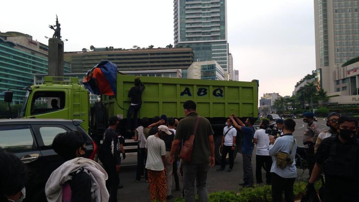 Ratusan remaja diamankan di HI usai menghadang truk di Jaktim