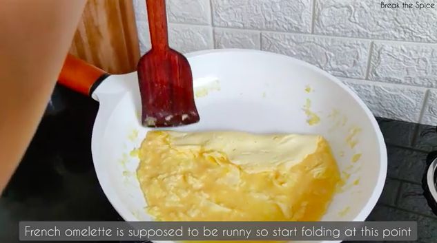 Resep Omelet Prancis ala Gabriel di 'Emily in Paris'