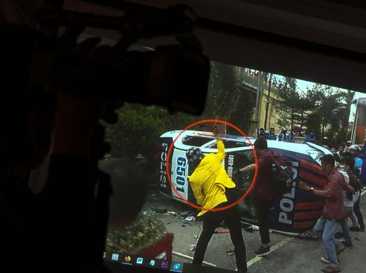 Rusak Mobil Polisi Saat Demo, Mahasiswa Gadungan Diciduk