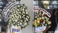 Namun keluarga masih belum menentukan jam pemakaman. Titik lokasi makam pun masih akan ditinjau keluarga.  
