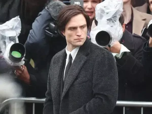 Stuntman Robert Pattinson Kena COVID-19, Syuting The Batman Ditunda Lagi