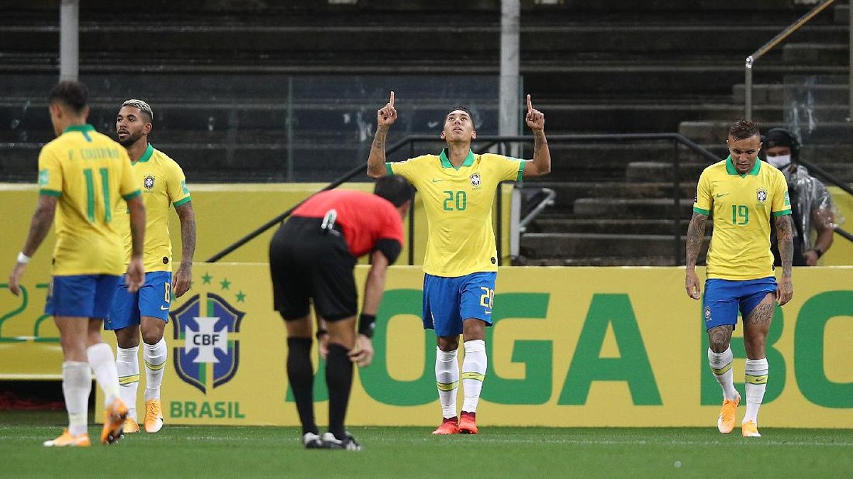 Roberto Firmino merayakan golnya di Timnas Brasil. (Foto: Getty Images/Buda Mendes)