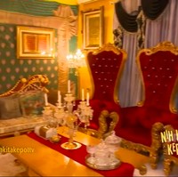 Untuk interior di dalam rumah, kental dengan nuansa India dan Timur Tengah. Kalau desain, memang saya, dikit-dikit. Apa yang saya punya, saya tabung, katanya kepada Nikita Mirzani di program Nih Kita Kepo. (Foto: YouTube/Trans TV Official)