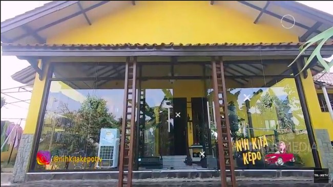 Ustaz juga mendedikasikan sebuah ruangan khusus sebagai tempatnya berolahraga alias gym. (Foto: YouTube/Trans TV Official)
