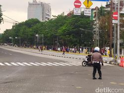 Sekelompok Pemuda Berdatangan Lewat Simpang Harmoni, Polisi Berjaga-jaga