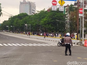 Sekelompok Pemuda Berdatangan Lewat Simpang Harmoni, Polisi Berjaga-jaga