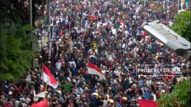 Sempat Tegang, Begini Situasi Demo UU Ciptaker(CNBC Indonesia TV) Sempat Tegang, Begini Situasi Demo UU Ciptaker(CNBC Indonesia TV)