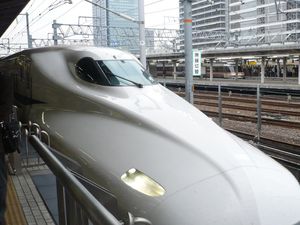 Shinkansen yang Sepi Hingga Wanita yang Ajak Anjing Gigit Dildo