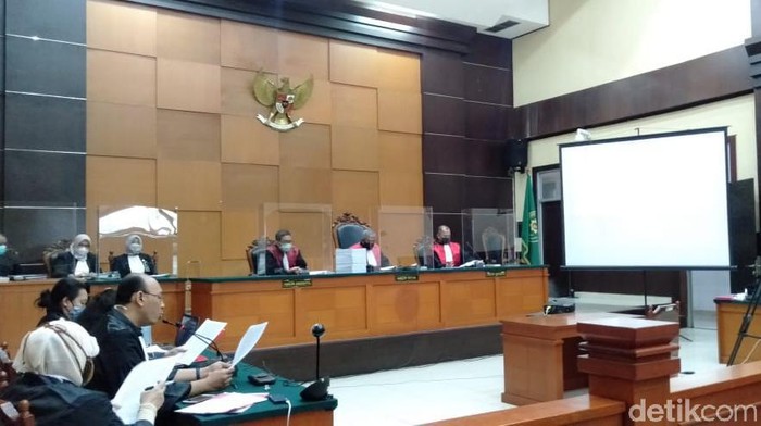 Sidang dakwaan kasus surat jalan