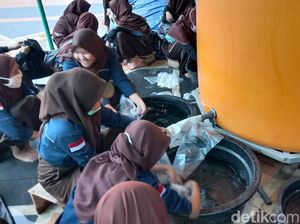 Rebo Wekasan Ditiadakan, Air Salamun Dibagikan ke Rumah Warga