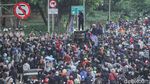 Tak Bisa Ke Istana, Mahasiswa Orasi di Kawasan Gambir