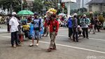 Mereka yang Mencari Rezeki di Tengah Massa Aksi Tolak Omnibus Law