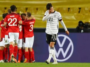 Jerman vs Swiss: Die Mannschaft Telat Panas