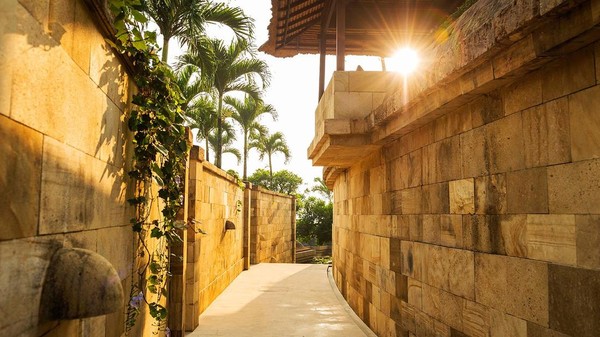 Memang sudah sepantasnya jika hotel ini dinobatkan sebagai yang terbaik dari tahun ke tahun. Pengunjung akan diberikan pelayanan eksklusif karena hotel ini hanya memiliki jumlah kamar sebanyak 36 kamar (dok Amanjiwo) Memang sudah sepantasnya jika hotel ini dinobatkan sebagai yang terbaik dari tahun ke tahun. Pengunjung akan diberikan pelayanan eksklusif karena hotel ini hanya memiliki jumlah kamar sebanyak 36 kamar (dok Amanjiwo)
