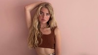 Ia pun memilih menunjukkan foto-foto perdana dirinya itu ke sang ibu. Dok. Instagram/gallagher_anais
