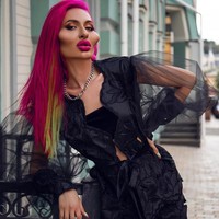 Selebgram asal Ukraina ini punya penampilan wajah yang tidak wajar. Anastasia Pokreshchuk terobsesi punya pipi terbesar di dunia.  Foto: Instagram @_just__queen_