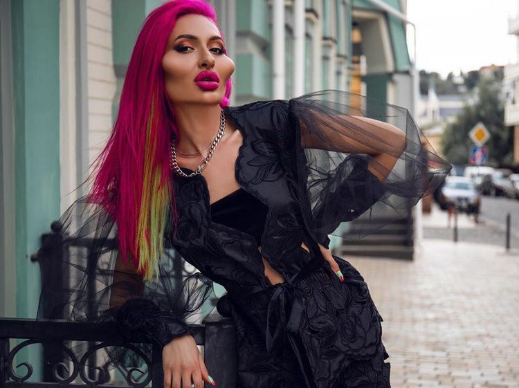 7 Penampakan Selebgram dengan Pipi Mancung, Saking Anehnya Dihujat Netizen