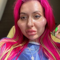 Penampilannya tersebut kerap mendapatkan hujatan dari netizen. Anastasia bahkan disuruh bunuh diri. Foto: Instagram @_just__queen_