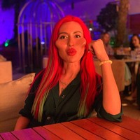 Aku sering dibilang jelek dan diminta untuk bunuh diri tapi saat aku melihat diriku aku hanya tertawa dan mengabaikannya, kata Anastasia. Foto: Instagram @_just__queen_