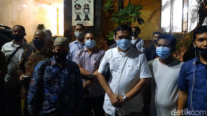Anggota Komisi III DPR RI Habiburokhman mendatangi Polda Metro Jaya untuk meminta kader PII dibebaskan (Yogi Ernes/detikcom)