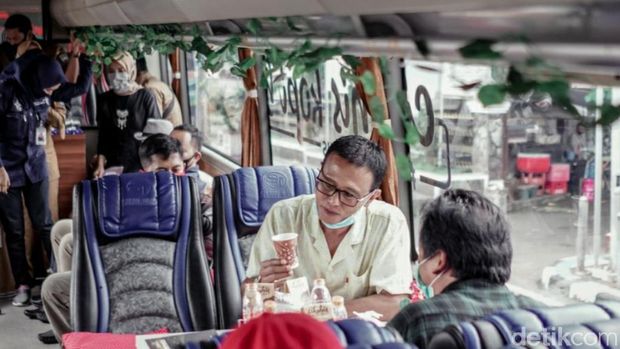 Bus wisata Cikobis atau Ciamis Kopi Bis