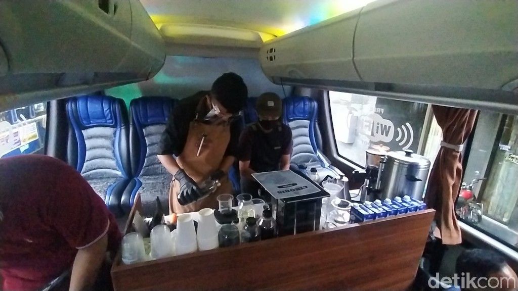 Bus wisata Cikobis atau Ciamis Kopi Bis