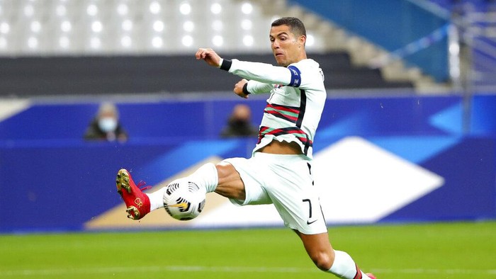 Cristiano Ronaldo FILE - In this Sunday, Oct. 11, 2020 file photo Portugals Cristiano Ronaldo stretches for the ball during the UEFA Nations League soccer match between France and Portugal at the Stade de France in Saint-Denis, north of Paris, France. The Portuguese soccer federation says Cristiano Ronaldo has tested positive for the coronavirus. The federation says Ronaldo is doing well and has no symptoms. He has been dropped from the countrys Nations League match against Sweden on Wednesday. (AP Photo/Thibault Camus, File)