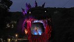 Sensasi Bermain di Replika Godzilla Terbesar di Dunia
