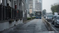 Namun, hari ini halte TransJ Bundaran Hi kembali beroperasi normal.