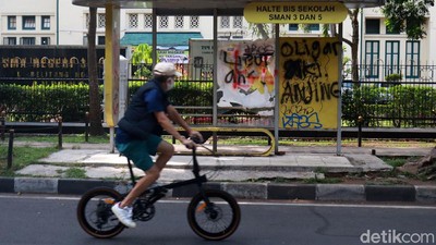 Halte Bus di Kota Bandung Jadi Sasaran Vandalisme