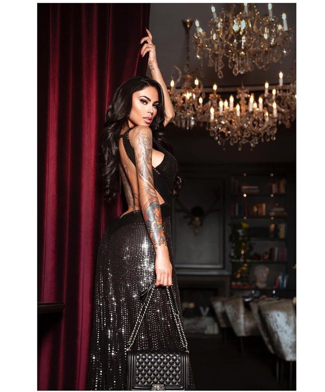 Beginilah penampakan seksi Iasmin Santos yang saat ini tidak tertarik untuk bercinta dengan pria secara langsung. Foto: dok. Instagram