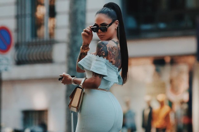 Menghindari kontak fisik sama pentingnya dengan menggunakan kondom saat bercinta, ujar Iasman, seperti dikutip dari Daily Star.  Foto: dok. Instagram