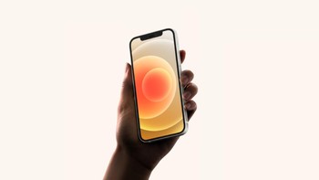 Jika ingin lebih besar, pilihannya iPhone 12. Foto: Apple