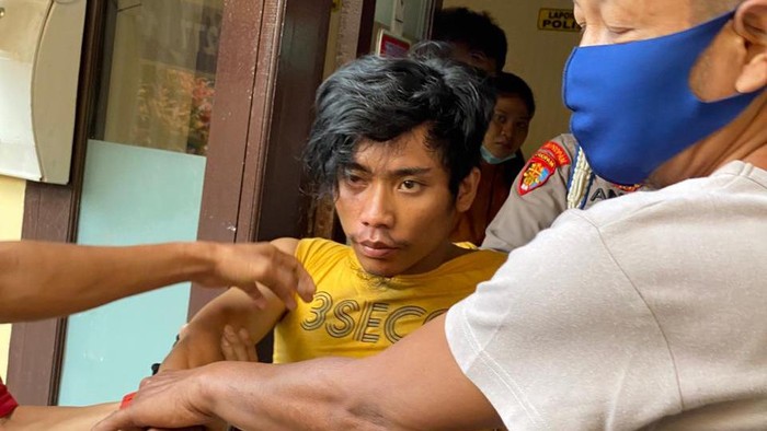 Ismail (22) diamankan polisi di Makassar usai menjambret seorang pesepeda (dok. Istimewa).