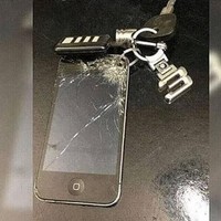 Orang kaya memang beda. Udah nggak level deh sama gantungan kunci biasa, maunya yang lebih mewah kayak gini. Foto: Me.me