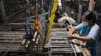 Saat ini ia hanya mendapatkan omset penjualan sekitar 40 persen saja atau 30 ribu - 35 ribu dollar AS per bulan.  