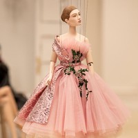 Moschino merilis koleksi spring/summer 2021 dengan menampilkan boneka tali sebagai model fashion show Milan Fashion Week.  Foto: dok. Moschino