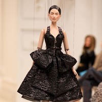 Moschino merilis koleksi spring/summer 2021 dengan menampilkan boneka tali sebagai model fashion show Milan Fashion Week.  Foto: dok. Moschino
