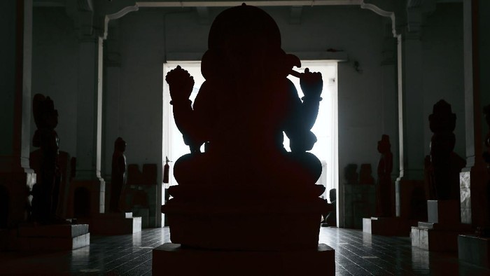 Museum Nasional Indonesia Museum Nasional Indonesia terletak di Jalan Merdeka Barat, Jakarta Pusat. Di masa pemberlakuan PSBB ketat oleh Pemprov DKI Jakarta, Museum Nasional Indonesia sempat ditutup kembali selama beberapa pekan.