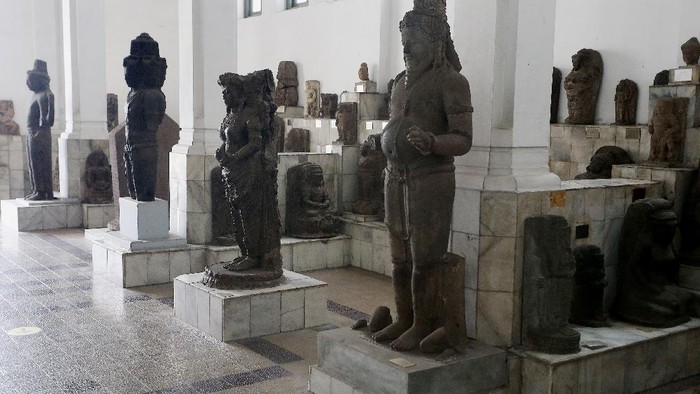 Museum Nasional Indonesia Museum Nasional Indonesia terletak di Jalan Merdeka Barat, Jakarta Pusat. Di masa pemberlakuan PSBB ketat oleh Pemprov DKI Jakarta, Museum Nasional Indonesia sempat ditutup kembali selama beberapa pekan.