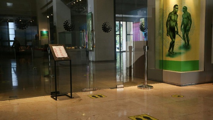 Museum Nasional Indonesia Museum Nasional Indonesia terletak di Jalan Merdeka Barat, Jakarta Pusat. Di masa pemberlakuan PSBB ketat oleh Pemprov DKI Jakarta, Museum Nasional Indonesia sempat ditutup kembali selama beberapa pekan.