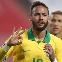 Hopper HQ merilis Instagram Rich List 2021, yakni daftar para selebriti dengan tarif paling mahal untuk satu postingan iklan. Urutan 10 ditempati pesekpakbola Neymar dengan bayaran USD 704 ribu atau sekitar Rp 10 miliar. Foto: Getty Images/Pool