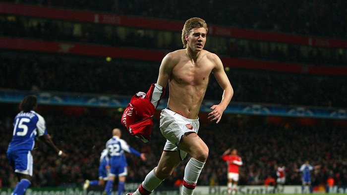 LONDON - NOVEMBER 25: Nicklas Bendtner of Arsenal celebrates scoring the first goal for Arsenal during the UEFA Champions League Group G match between Arsenal and Dynamo Kiev at the Emirates Stadium on November 25, 2008 in London, England. (Photo by Jamie McDonald/Getty Images)