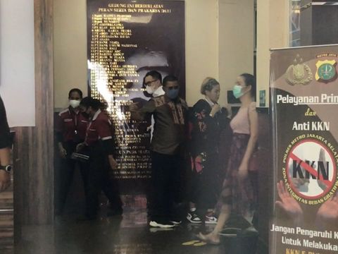 Nikita Mirzani di polres jakarta selatan