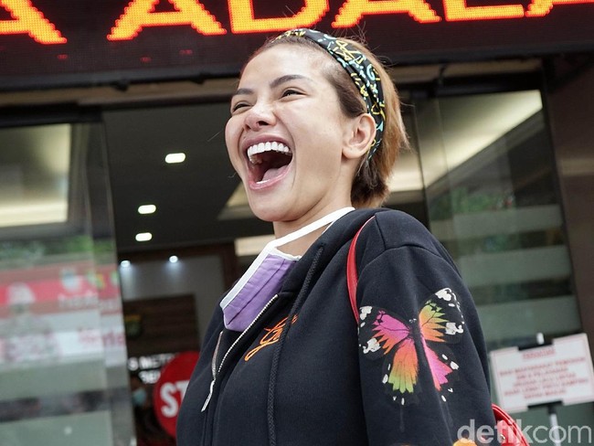 Nikita Mirzani soal Habib: You and Me Sama-sama Manusia Biasa